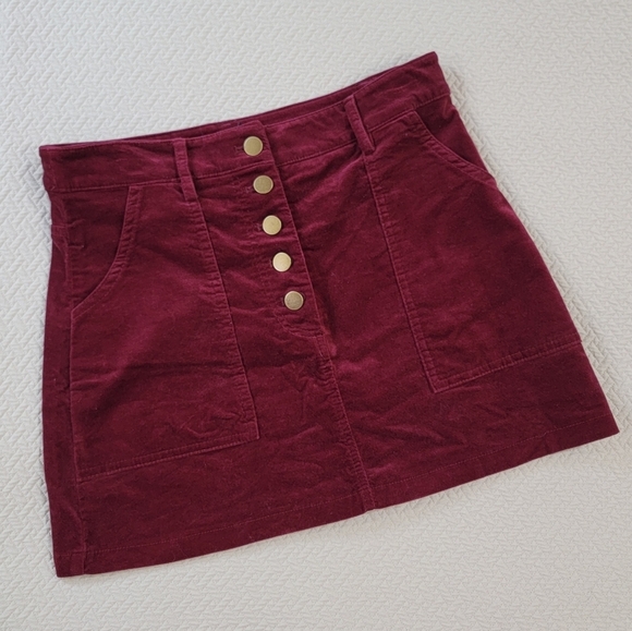 Forever 21 Burgundy Skirt with Gold Buttons Size Medium Mini Casual - Picture 4 of 12